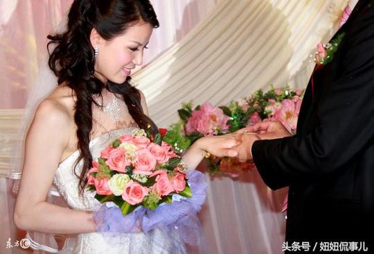 我出钱帮小舅子娶媳妇和开店，生意失败后，我上门要债他拿钱砸我