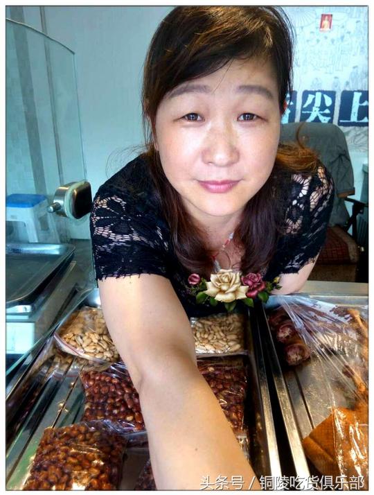 铜陵这家无为板鹅店老板娘超级美，她家板鹅每天早上从无为发铜陵