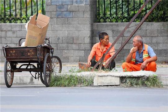 心酸！父亲捡垃圾，住拆迁房为了给北大毕业的儿子在北京买房！