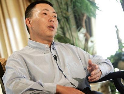 挣十亿却被开除，他创业却成神秘富豪，花63万美元与巴菲特吃午餐