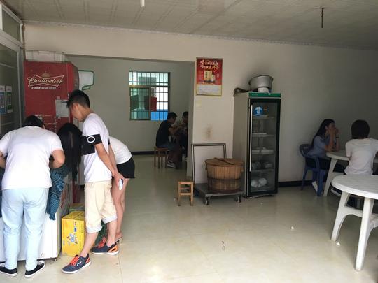 大学边的餐馆，靠味道“迷住”学生，为到此吃饭愿多走几百米路