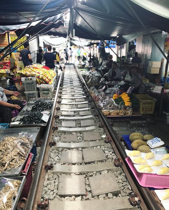 精品旅游泰国曼谷美功铁道市场旅行游记真正接触当地人生活面貌
