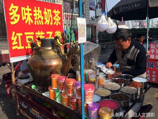 进城卖大铜壶奶茶一家四个壶每天能挣1200元干了十年城里买下房