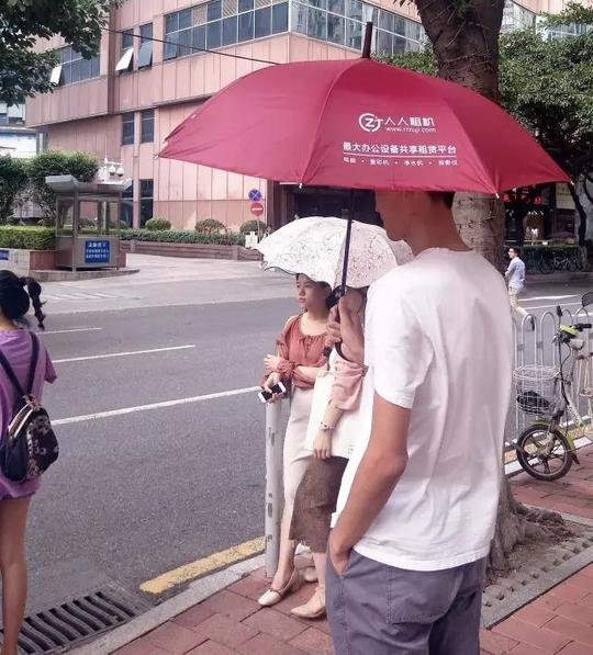投放3000把办公共享雨伞，人人租机抢占办公设备租赁线下