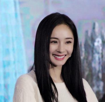 杨幂月牙笑表情包