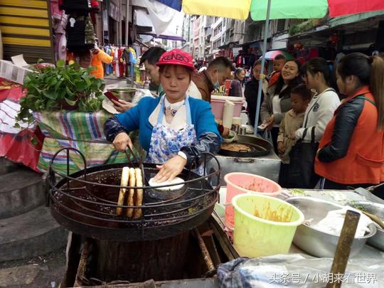 农村大集2元1个1天卖400个，农民小妹摆摊做这生意卖火了