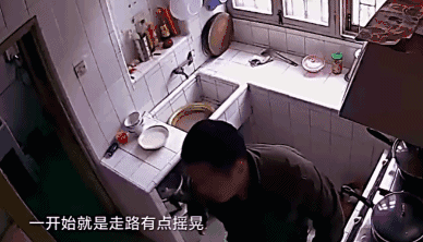 如何训练9个月宝宝的自理能力