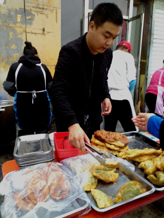 夫妻俩下岗后二次创业专职卖早餐，没想到日子过得还不错
