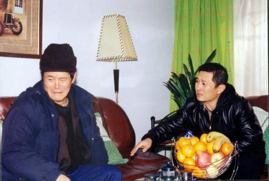 做生意受骗穷困潦倒，因义气豪气与赵本山成挚友，如今自立门户