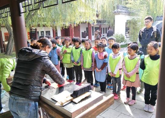中国翰园上演小状元赶考记