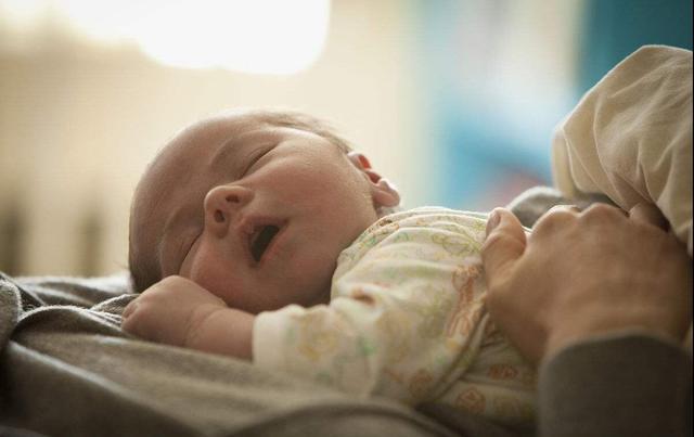 新生儿睡眠少是什么原因 新生儿睡眠少是什么原因