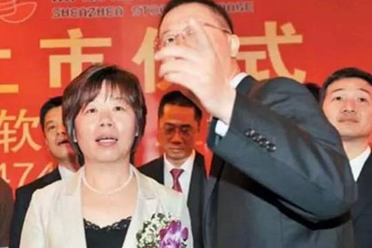 在富士康做过流水线如今身价直追周群飞未来女首富的候选人