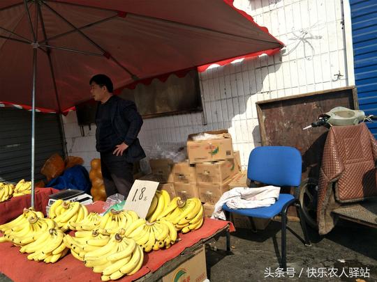 10张路边摆摊图，一个比一个冷清，鼻子酸了