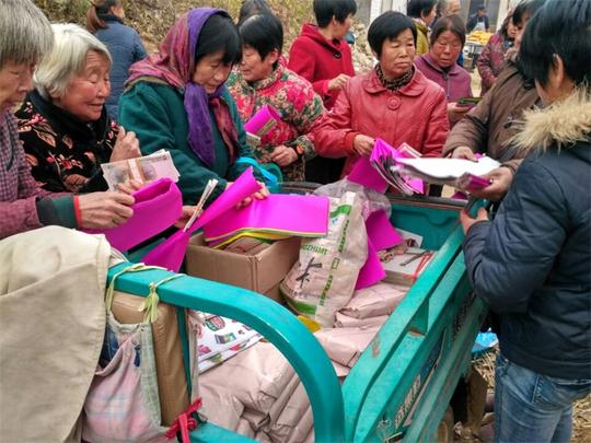 农历十月初一前，农村大集上这种小生意也跟着“火”了！