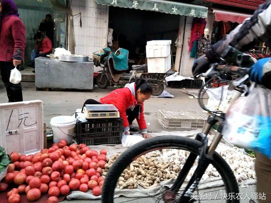 10张冬天路边摆摊图，小贩：白菜价，再便宜就赔钱了