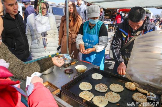 肉火烧一个2.5元素火烧一个2元农村大集生意火爆日入千元很轻松