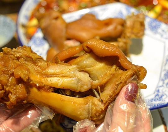两路开了20几年的小饭店来九街喽，酒娃儿们的还魂地