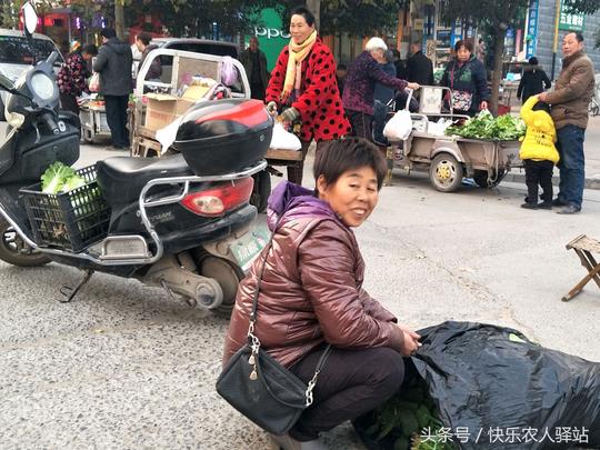 冬天路边8张图，摆摊人看了忍不住想掉泪