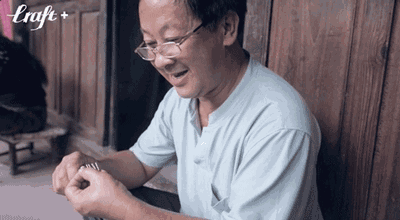 她手中的小银锤，打破了少数民族间的文化隔离
