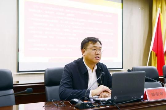 「学习十九大」对党绝对忠诚保持绝对一致全面贯彻落实党的十九大精神