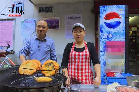 这家路边的夫妻煎饼摊，在南昌珠宝街做了17年，有人一买就是40个