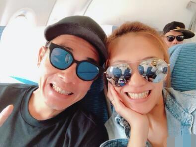 丈夫是影视歌坛双栖艺人，今成富婆豪车出行，不愿听丈夫唱这首歌