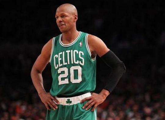 nba六大冷门事件，乔丹刷新耻辱纪录，一人睡觉压伤脚趾