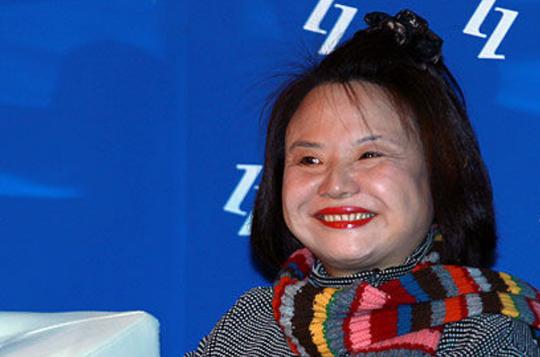 靠卖花身价过百亿堪称中国女版曹德旺如今捐款总额超几十亿