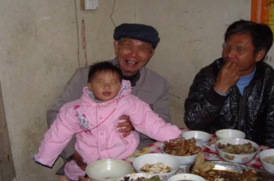 四岁男孩交给爷爷奶奶带，只因一个习惯，导致孩子发生意外