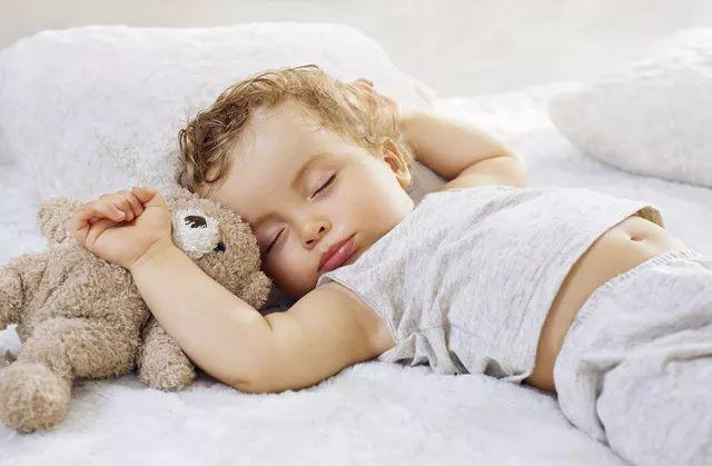 宝宝累了就会自然睡觉吗