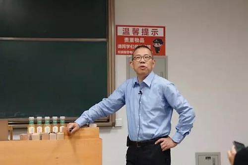 他是浙江农民，却因农夫山泉狂赚100亿，把多少饮料公司逼上绝路