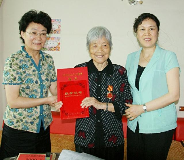 孩子做的事情不能理解怎么办