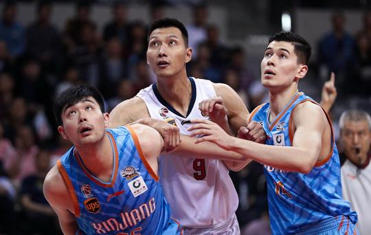cba第22轮前瞻新疆深圳决战乌鲁木齐单外援亚当斯力撑卫冕冠军