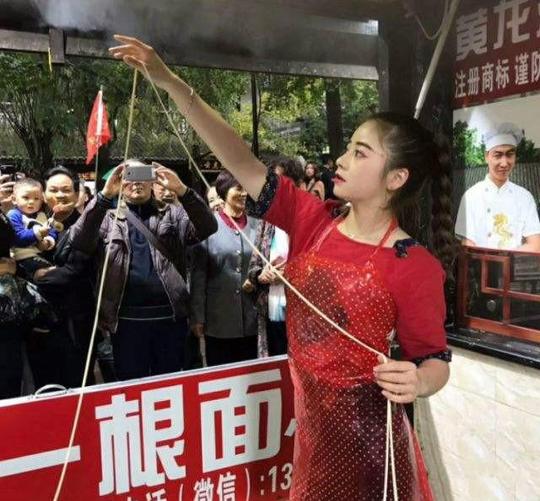 公交西施撞脸两位女星，遍布各行业的15位民间西施你爱哪一个？