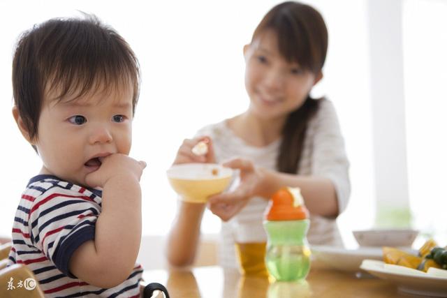 孩子多大不用喂饭