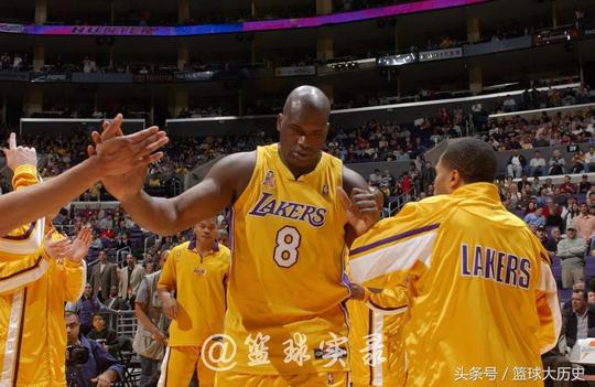 退役球衣还能穿，奥尼尔穿科比8号，盘点nba十大冷门事！