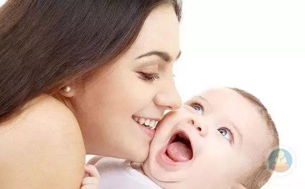 母乳喂养时喂养次数要如何确定