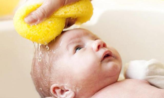 给宝宝洗澡的正确方式 给宝宝洗澡的正确方式