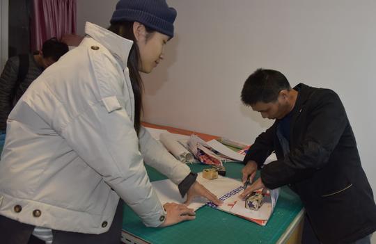 深圳九零后情侣靠翻捡垃圾月入十多万小众口味环保节能销量高