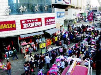 大学生创业，为何选择去摆地摊