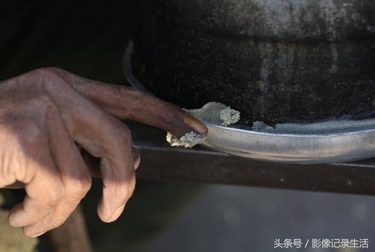 农村大集上大哥走街串巷40年小生意曾传男不传女，现一集赚50元