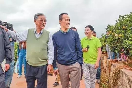 90岁的褚时健退休了，他的一生充满传奇，大起大落，却无比励志