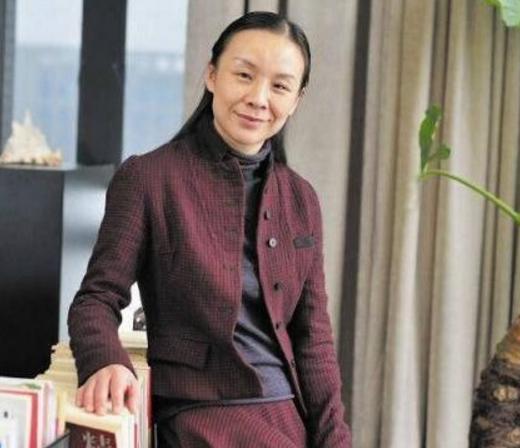 她通过网络公司成了湖北女首富大学毕业后就创业让人佩服