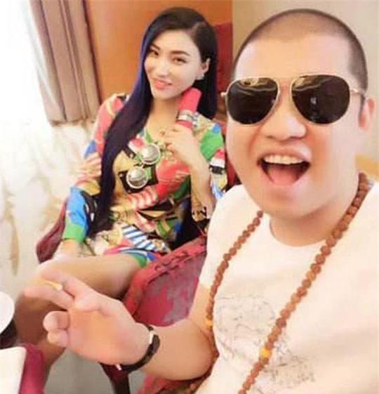 一场直播收入上百万！快手主播天佑和二驴谁更有钱？
