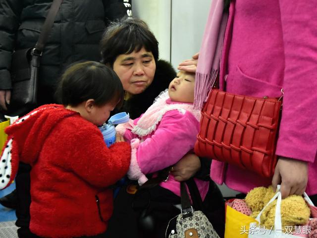 过年孩子当众哭闹怎么办