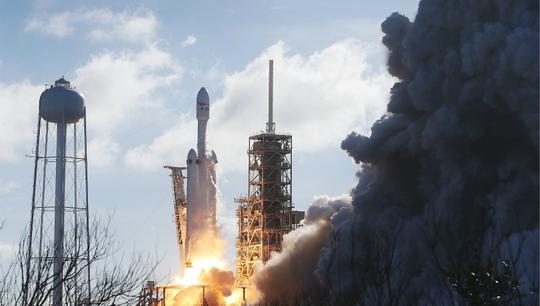 马斯克的“猎鹰”火箭上天了一家初创公司如何战胜nasa？