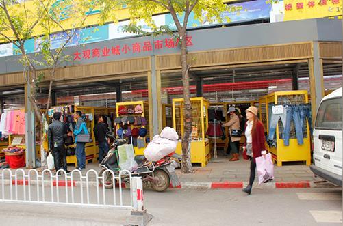一代昆明人的购物站，曾经人挤人，现在生意萧条迫切转型