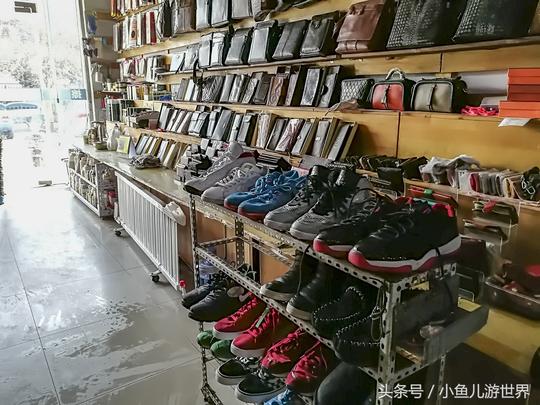 80后农民大姐在城里做没人干的生意数十年，花150万买二层沿街房