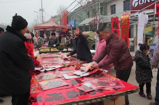 春节将至，安徽农村大集上，有一样生意最红火，你家里买了吗
