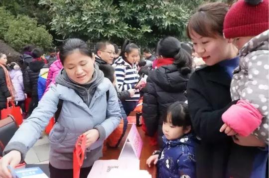 新的一年赚钱的路子，妇联姐妹帮她们找到啦